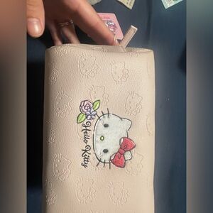 Primark Cream Hello Kitty cosmetic bad